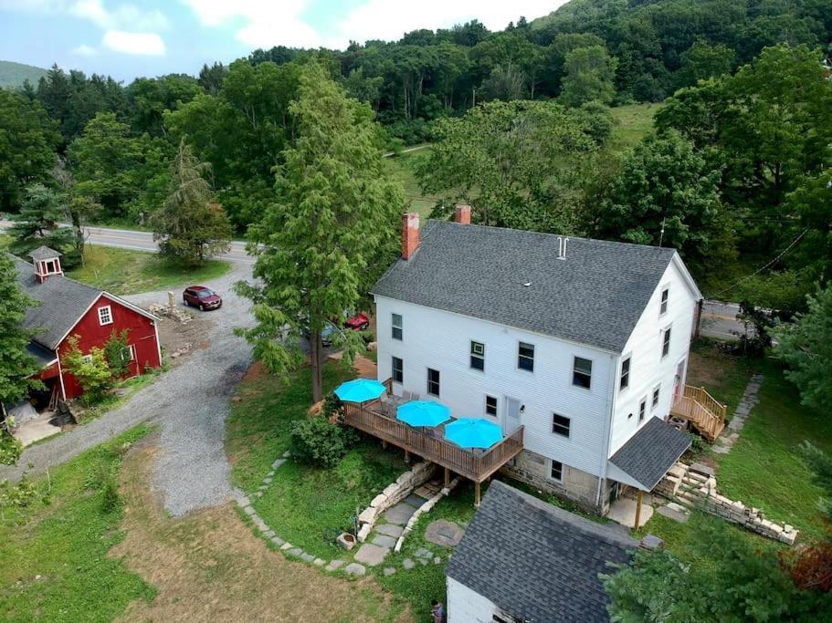 Craftsman Hideaway At The 1841 Farmhouse Chester Exterior foto