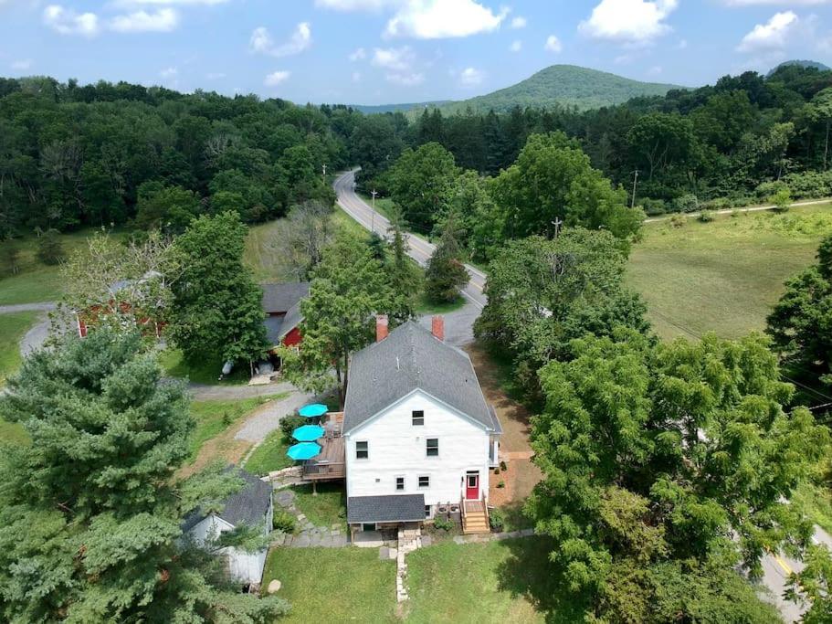 Craftsman Hideaway At The 1841 Farmhouse Chester Exterior foto